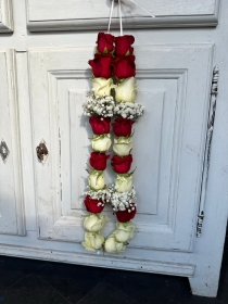 Red Naomi Rose and white avalanche rose garland with gypsophila baby's breath