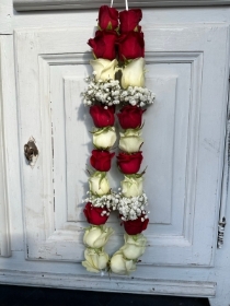 Red Naomi Rose and white avalanche rose garland with gypsophila baby's breath