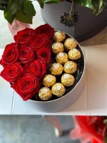 Petite Closed Red Rose & Ferrero Rocher Chocolate Hat Box
