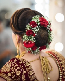 Red Rose & Gypsophila Gajra