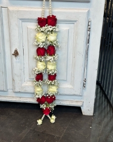 Red Rose & Gypsophila Garland