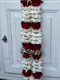 Red Naomi Rose and red carnation garland with gypsophila baby's breath